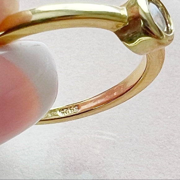 Solitary Bezel Set Clear Round Crystal CZ Circle Gold Tone S925 Ring - Picture 3 of 4